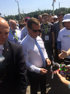 В ходе Startup Village 2014 премьер-министру Дмитрию Медведеву был представлен уникальный прототип конвертоплана