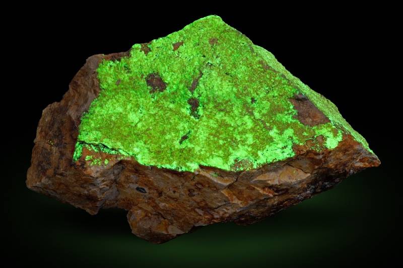Кристаллографы СПбГУ раскрыли структуру минерала, открытого более 70 лет назад