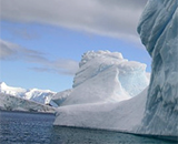 Волны "дальнего плавания" могут растопить лед в Арктике