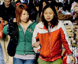 Как совершают покупки подростки в Китае и Канаде