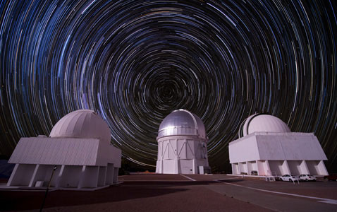Коллаж: обсерватория и звезды. Reidar Hahn/Fermilab