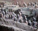 Глиняная армия с настоящим оружием защищает китайского императора после смерти